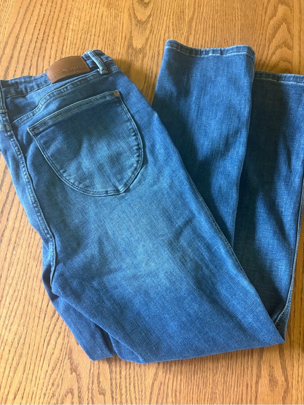 Judy Blue Medium Blue Ankle Crop Jeans
